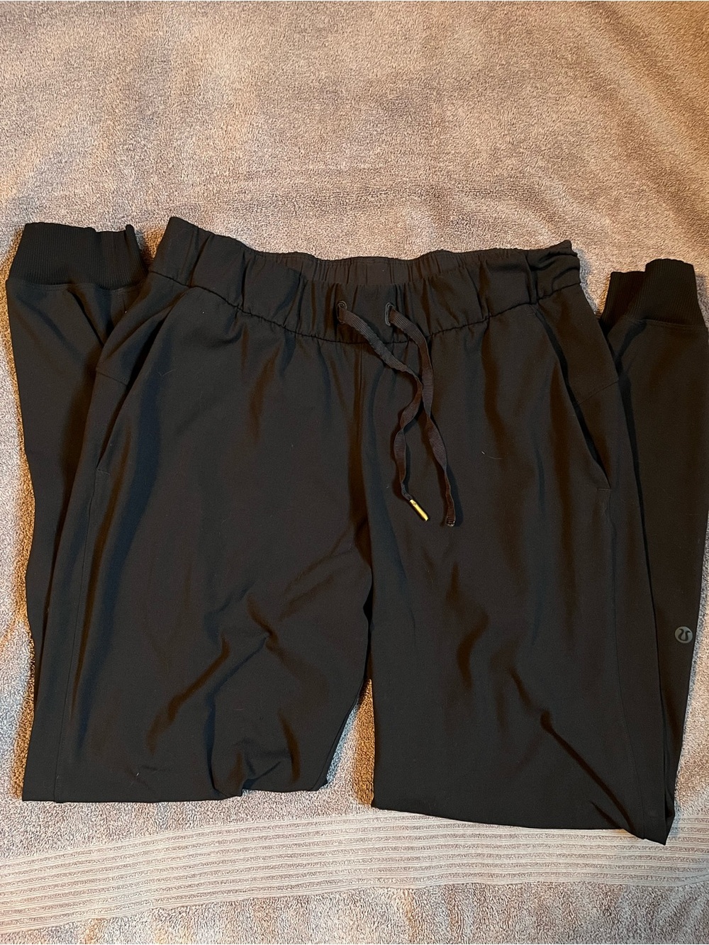 Lululemon Black womans Joggers with pockets medium